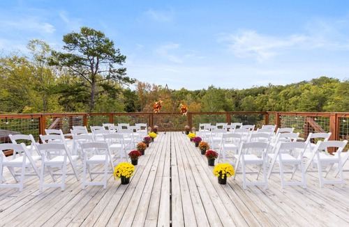 Pigeon Forge Cabin | Elegant Elite Estate — Wedding Venue w/Lodging
