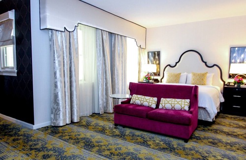 Kalorama Heights Hotel | Elegant Family Getaway! 2 Luxurious Units Near Historical Sites! Gym & Parking