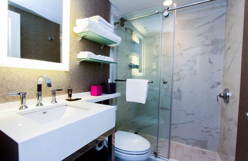 Kalorama Heights Hotel | Elegant Family Getaway! 2 Luxurious Units Near Historical Sites! Gym & Parking