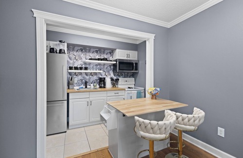 South Gate Ridge Apartment | Elegant Gray 1BR Condo , Heated Pool Near Siesta