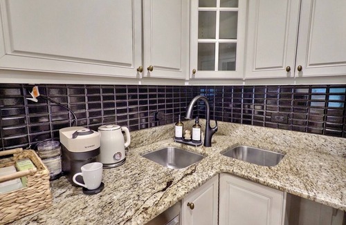 Old Town Condo | Elegant Historic Duplex in Old Town Lincoln Park