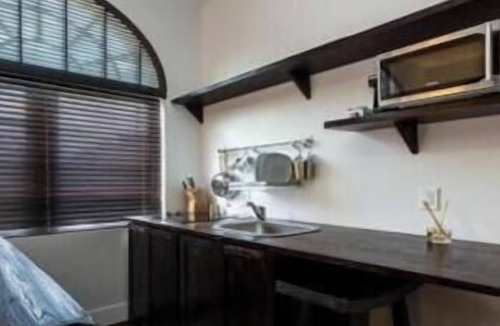 Northeast Miami Hotel | Elegant Hotel Room steps from Ocean Street Parking