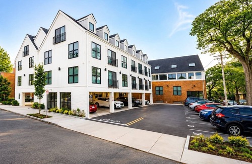 Mill River Apartment | Elegant King Suite|Walk to Yale|Premier Location