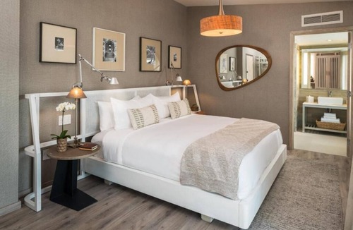 City Center Hotel | Elegant South Beach Oasis: Minutes to Mall, Designer Rooms & Beach Access