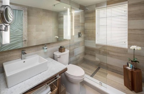 City Center Hotel | Elegant South Beach Oasis: Minutes to Mall, Designer Rooms & Beach Access