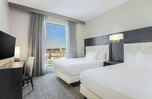 Lakefront Hotel | Embassy Suites by Hilton Syracuse Destiny USA