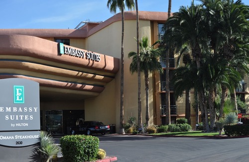 Camelback East Hotel | Embassy Suites Phoenix - Biltmore