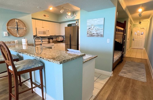 Panama City Beach Condo | Emerald Beach 4th Fl. Beachfront Balcony. Family Friendly. Food. Bar. Starbucks.