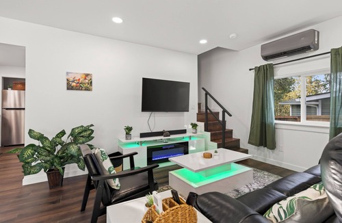 White Center House | Emerald City Jungle Oasis – 10 Min to Downtown Seattle