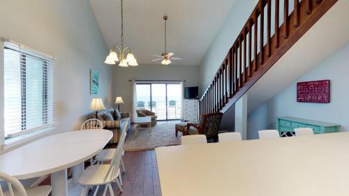 Laguna Beach Apartment | Emerald Shores #3001