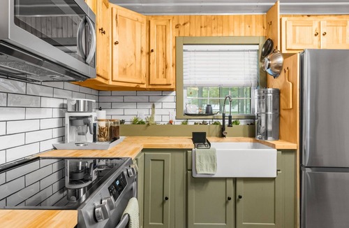 Citrus Springs Cabin | Enchanted Glamping Cabin w/Hobbit Home