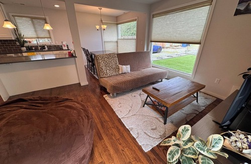 Seattle Metro Area House | Enchanting 2-bedroom bungalow in charming Burien
