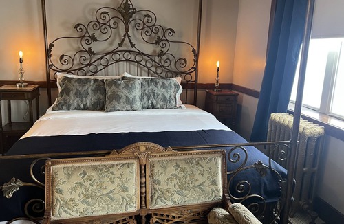 Soda Springs Bed & Breakfast | Enders
