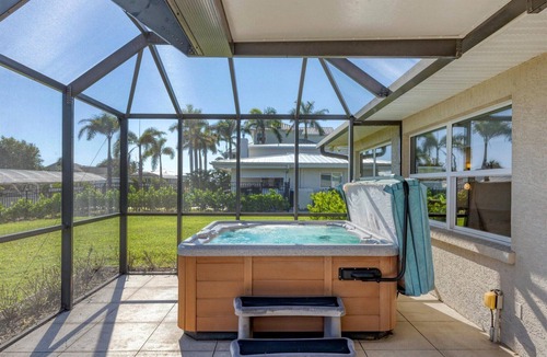 Englewood South House | Englewood Private Vacation Home on Lemon Bay Canal with Hot Tub - Only 4 Miles to Gulf Beaches