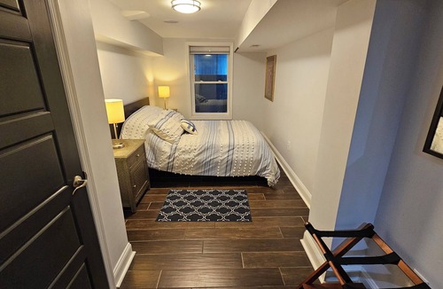Petworth House | English Basement in Wash., DC - free off-street parking, walk to restaurants