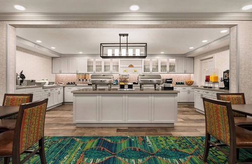 Villas Apartment | Enjoy Free Breakfast and Parking! 4 Classy Units, Steps to Bell Tower Shops!