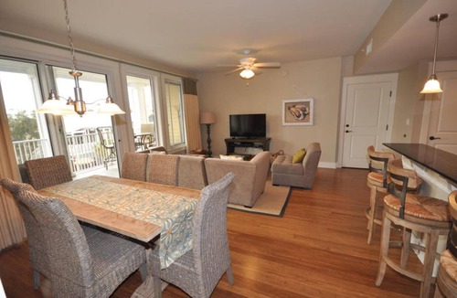 Baytowne Wharf Condo | Enjoy Music & Fireworks From Your Balcony
