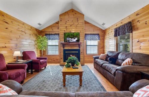 Pigeon Forge Apartment | Enjoy the comforts of home in this Mountain Retreat condo