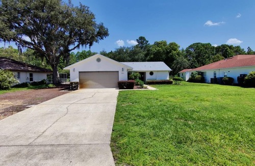 Spring Hill House | Entire 3bd w/large screened POOL - 6 min from Weeki Wachee