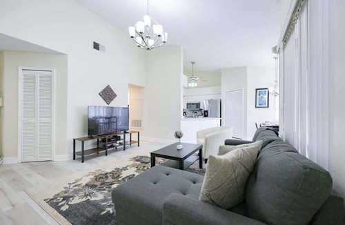 Florida Center North Condo | Entire Renovated Condo/10% OFF on Monthly Rent