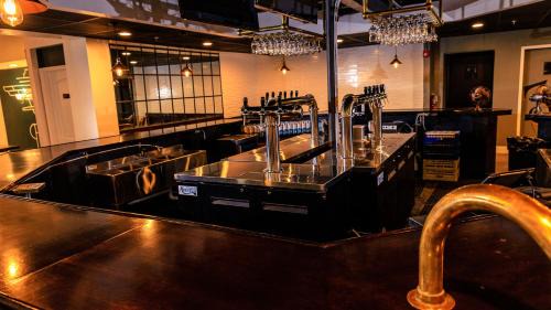 Ludlam Hotel | enVision Hotel Miami International Airport