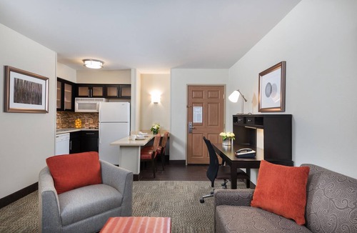 Chantilly Condo | Equipped Suite Near IAD | Free Breakfast + Shuttle to Airport + Corporate Area