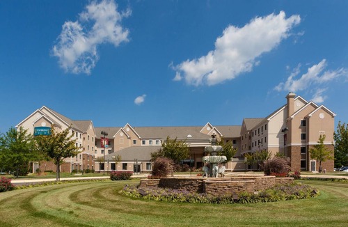 Chantilly Condo | Equipped Suite Near IAD | Free Breakfast + Shuttle to Airport + Corporate Area