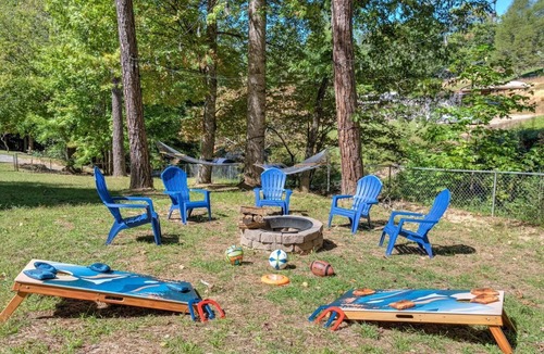 Fairview House | EV-Charger, Close to Asheville, Pets, Game-room, Fenced in Yard.