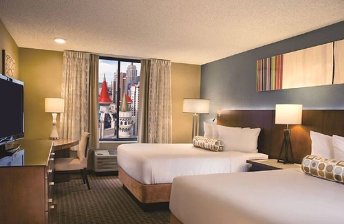 Las Vegas Strip Hotel | Excalibur Hotel & Casino - 2 Queen Beds