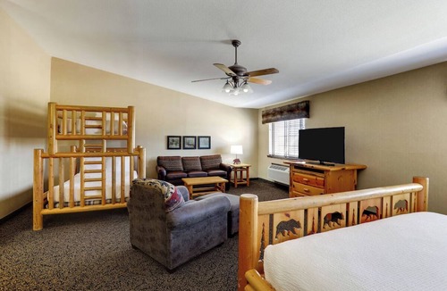 St. Joseph Hotel | Expanded King Bunk Bed Suite, Stoney Creek St. Joseph, Heated Pool!