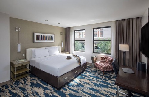 Near North Side Hotel | Experience Comfort in Eco-friendly Room w/Earth Tone Furniture