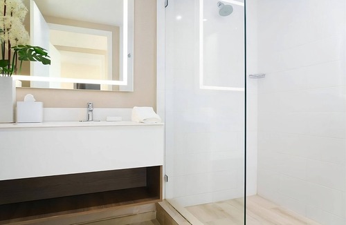 Bay Harbor Islands Hotel | Explore Bay Harbor! Close to Sunny Isles Beach & Pool! Pool, Parking On-Site!