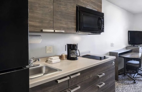 Grand Rapids Hotel | Explore History: Stay in Room w/Kitchen Near Gilbert Mansion! | Pool | Parking