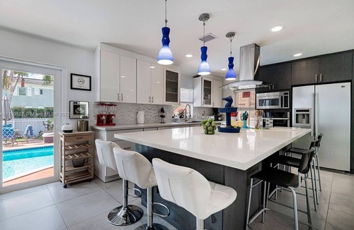 South Lake Villa | EXQUISITE GRAND POOL 4/4 VILLA HALF MILE TO BEACH