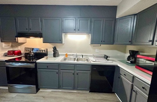 Hickory Apartment | Extended Stay NE Hickory 2 Bed, 1.5 Bath, Workspace, Washer Dryer, Easy Commute