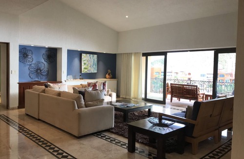 Marina Condo | Fabulous Developers Beachfront PENTHOUSE XMAS & NY WKS @ Playa Grande Resort
