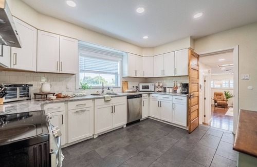 Lakeland House | Fairmount Manor off of Lake Hollingsworth. Games, Gym, and Gather! Sleeps 8