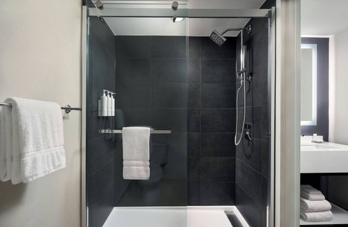 Falls Church Hotel | Falls Church Marriott Fairview Park