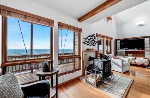 Kabletown House | Family and Pet Friendly Cabin with Mountain Views, a Hot Tub, and Access to the Appalachian Trail, Perfect for a Weekend Getaway