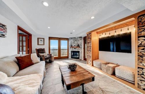 Kabletown House | Family and Pet Friendly Cabin with Mountain Views, a Hot Tub, and Access to the Appalachian Trail, Perfect for a Weekend Getaway