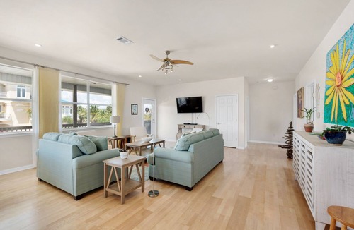Toilla Segunda House | Family Beach neighborhood - 4br/3ba - sound access, awesome outside space!