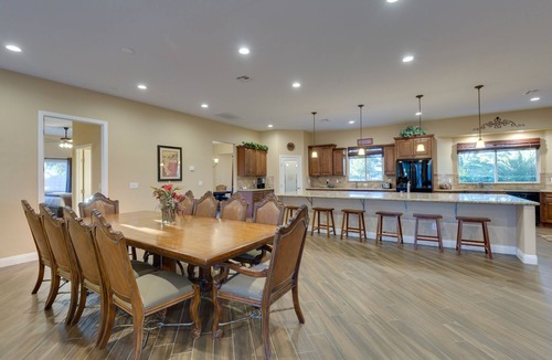 Royal Crest Rancheros House | Family Friendly 4000 Sq Ft 5 Bed 5.5 Bath, With Pool And Spa, 3 Miles To Strip