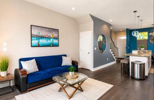 East Allegheny House | Family-Friendly 4BR Retreat Sleeps 12, Private Yard, Garage, Close to Stadiums, Casino & Downtown