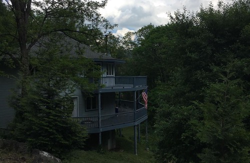 Frank House | Family-Friendly 5 Acre Mountain Getaway/ski lodge