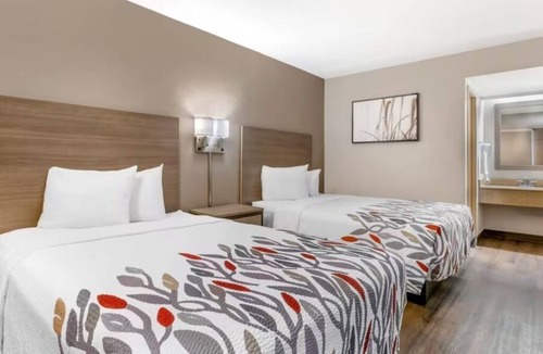 Tucson Hotel | Family-Friendly + Affordable Stay Near Pima Air & Space Museum