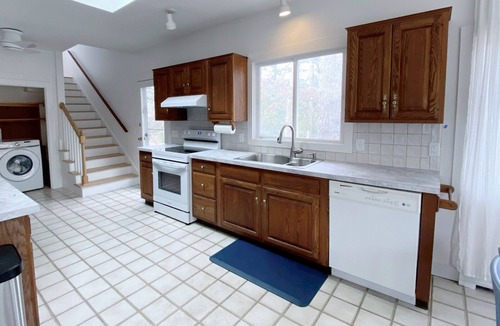 Northwest Harwich House | Family Friendly Cape Cod Beach House: 3 min. walk to Earle Rd Beach