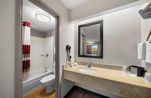 Irving Hotel | Family-Friendly Stays Close to Lake Activities, Golf & Local Dining | 3 Units