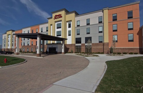 Columbus Hotel | Family-Friendly Suite | Free Parking & Free Breakfast | Minutes from Downtown