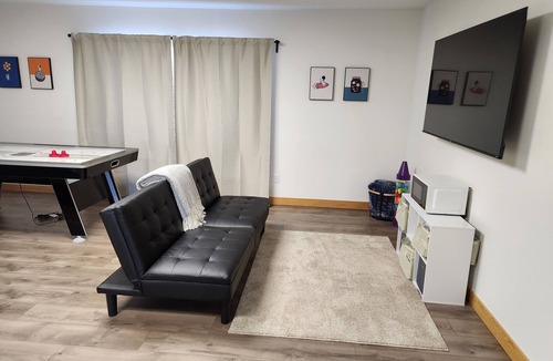 Overgaard House | Family Friendly, Air Hockey, Sleeps 14, Fire Pit