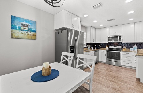 Laguna Beach Estates House | Family Friendly! 3bd, 2BA Home! Close to Beach! HOT Tub!